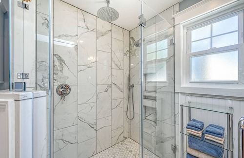Eastport House | High-end Eastport home with private pool, hot tub, grill & off-street parking