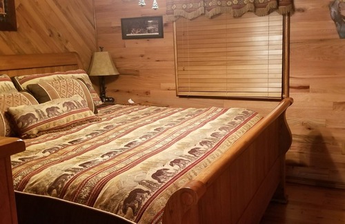 Murphy House | High end Hiawassee River front cabin in Murphy, NC