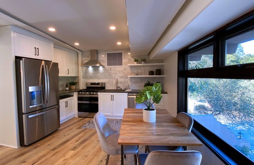 South Arroyo House | High End One Bedroom Suite with Beautiful views and Jacuzzi Hot Tub