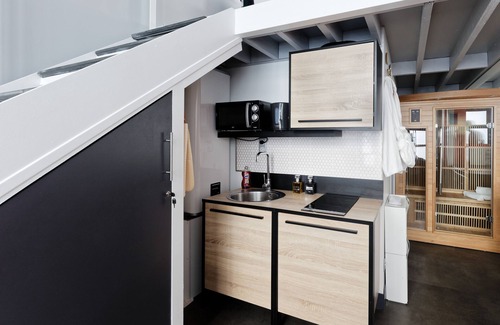 Downtown Le Havre Apartment | High-end Romance Spa loft with Jacuzzi and sauna.