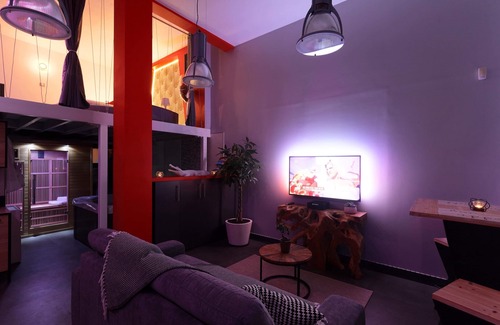 Downtown Le Havre Apartment | High-end Romance Spa loft with Jacuzzi and sauna.