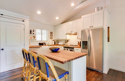 Sapphire House | High-End Sapphire Retreat on Fairfield Lake!