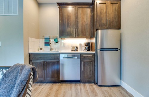 McMinnville Apartment | High-end studio with gas fireplace, WiFi, central AC - near restaurants/wineries