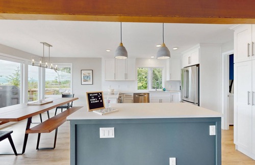 Hansville House | High-end waterfront getaway with amazing views, private beach & large deck