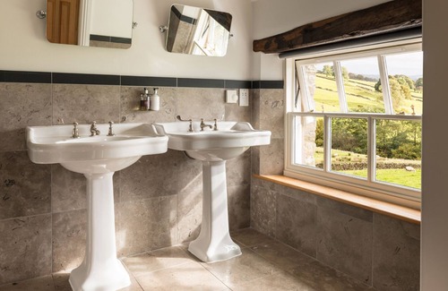 Bretherdale House | HIGH FELLSIDE HALL, family friendly, with pool in Sedbergh