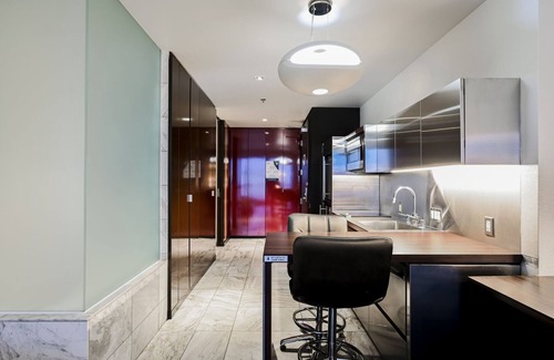 Las Vegas Apartment | High Floor Studio Strip View w/Open Balcony at Palms Place