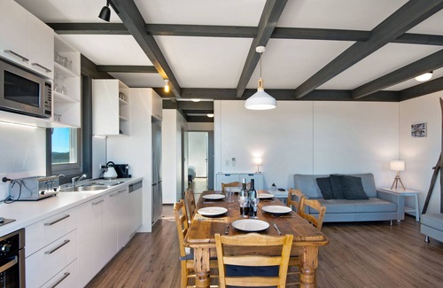 Jindabyne Cottage | High Ground Estate Farmstay - ECO Pet Family Friendly - 10 Mins From Town
