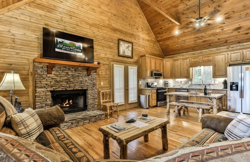 Walnut Mountain Cabin | High Hopes - Stunning Mountain Views - Beautiful Interior, Completely Remodeled