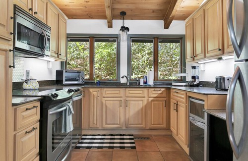 Hendersonville House | High Knoll Lookout - river and mountain views!