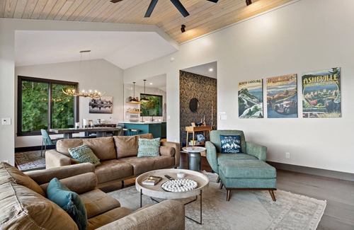Laurel Ridge House | High Lake Lodge | Hot Tub & Mountain Views!