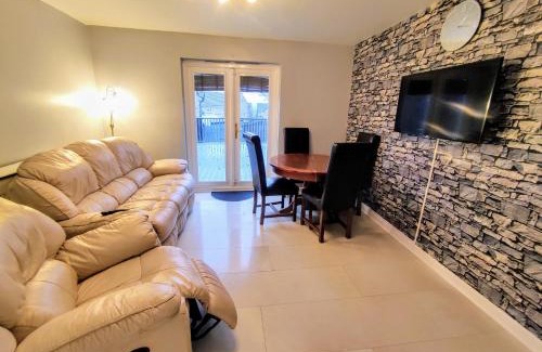 Idle Apartment | High Rigg House Bradford - Luxury Accomodation with Private Parking