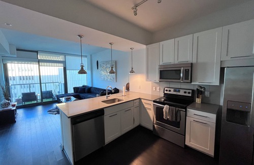 North Buckhead Apartment | High rise 1-bedroom apartment in welcoming Atlanta with pool, gym, and moren