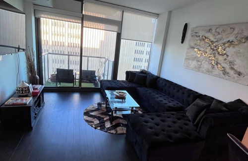 North Buckhead Apartment | High rise 1-bedroom apartment in welcoming Atlanta with pool, gym, and moren