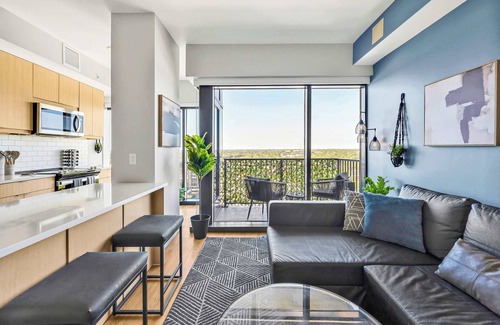 Glenwood South Apartment | High-Rise Apt Raleigh Free Parking & Sunset View 2