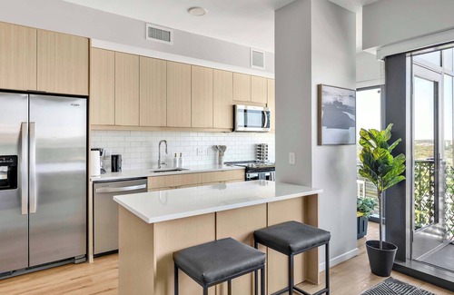 Glenwood South Apartment | High-Rise Apt Raleigh Free Parking & Sunset View 2