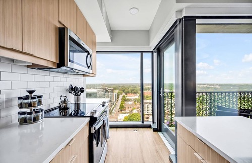 Glenwood South Apartment | High-rise Apt Raleigh Free Parking Sunset View 2