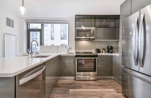 Shawmut Apartment | High-rise Downtown 2BR | Keyless Entry | Full Kitchen