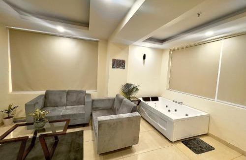 Chandigarh Apartment | High Rise Lavish Room with Jacuzzi & Amazing View in zirkapur