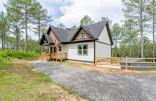 Ellijay House | High River Homestays