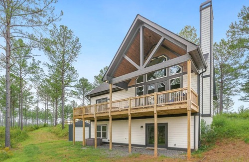 Ellijay House | High River Homestays