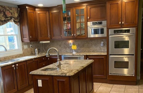 Tucker House | High Speed Fiber Internet /Private large backyard