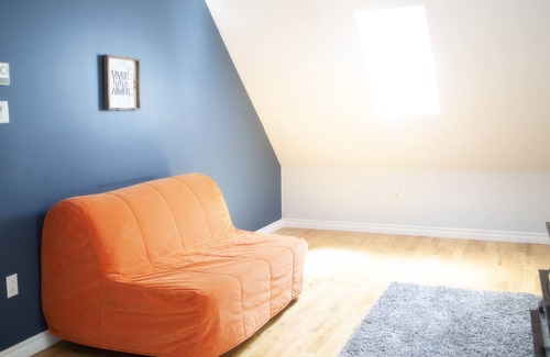 Val-des-Monts Ski Chalet | High speed internet cottage, lake, river, kayak, natural paradise!