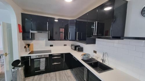 Lee-on-the-Solent Apartment | High St , 2 bed slp 6 Seaside flat