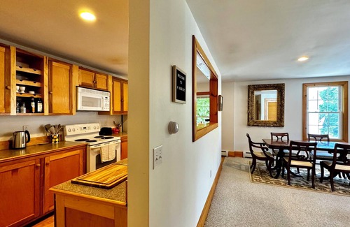 Camden Apartment | High Street Haven, large apartment steps to the harbor and Camden Village