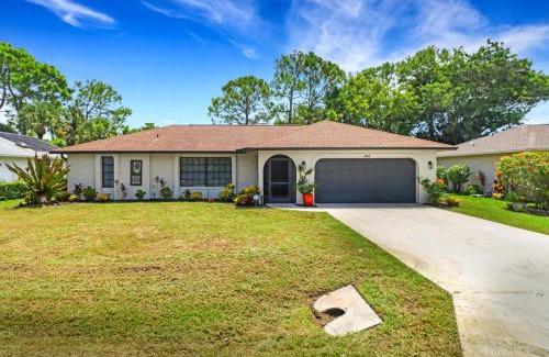 Central Naples House | High Tide - 3 Br Sleeps 6 - Private Pool - Games