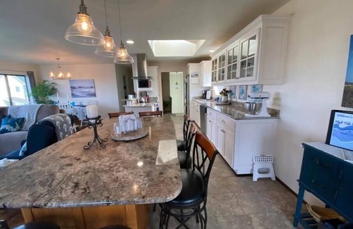 Bandon House | High Tide Hideaway OCEAN VIEW! Sleeps 11, Pets OK