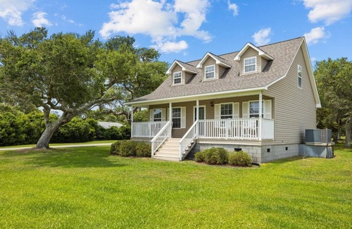 Harkers Island House | High Tider 3 Bedroom Home by RedAwning