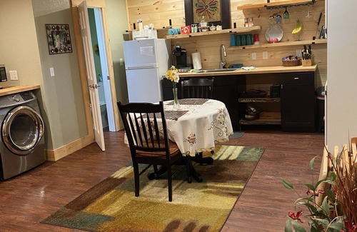 Black Mountain Apartment | High Top Hide-Away~ Your Retreat to Privacy