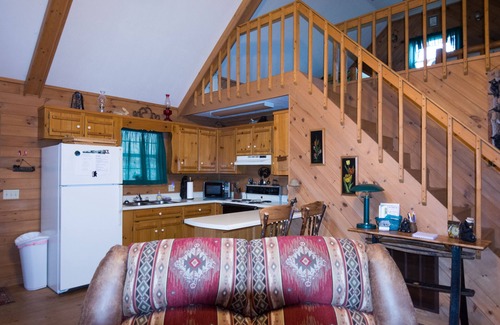 Blairsville Cabin | High up on Mtn - View & Hot Tub for an 'Altitude-Adjustment'