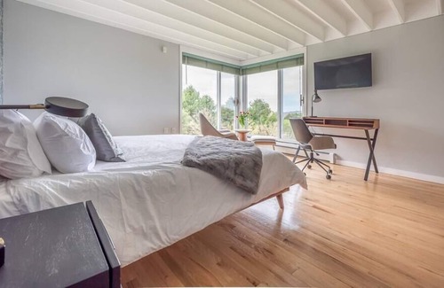 Town of Copake House | High View Hill: modern luxury on 45 scenic acres