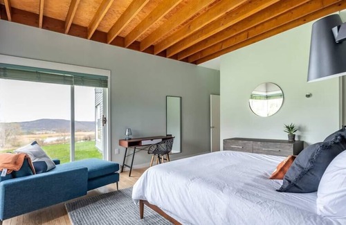 Town of Copake House | High View Hill: modern luxury on 45 scenic acres