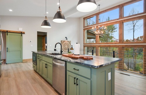 Ellijay Cabin | Higher Ground ~ Modern Cabin w/Heated Indoor Pool ~ Hot Tub ~ Fire Pit