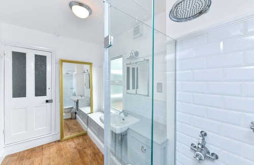 West Bridgford House | Highfield Grove - Radiant 2bedroom semi-detached house with rear enclosed garden