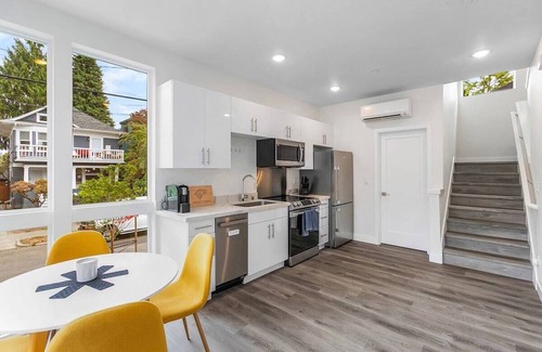 Capitol Hill Apartment | Highgarden: The Seat of House Tyrell Sweet Suite