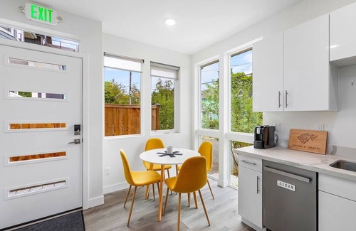 Capitol Hill Apartment | Highgarden: The Seat of House Tyrell Sweet Suite