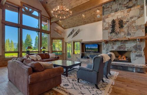 Truckee House | Highland Estate at Old Greenwood - Large, Luxury, Private Hot Tub & Amenity Access