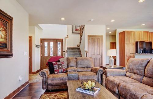 The Highlands House | Highland Greens 93 Apartment
