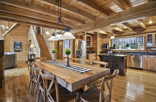 Blairsville Cabin | Highland Haven - 4200+ sf w/Hot Tub | Long Range Views | Billiards/Ping Pong