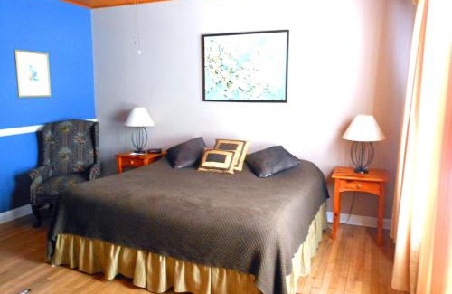 Flat Rock Hotel | Highland Lake Inn & Resort - Flat Rock