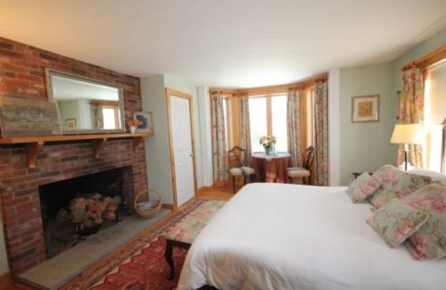 East Andover Bed & Breakfast | Highland Lake Inn