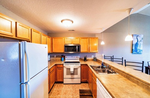 Lake Ozark Condo | Highland Lake View – Incredible Location!