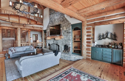 Big Canoe House | Highland Lodge, Big Canoe, Year round view of Amicalola Falls, New Hot Tub!