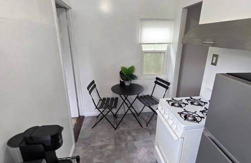 Highland Park Cottage | Highland Park Haven – Furnished 1BR Cottage w/Parking & Wi-Fi