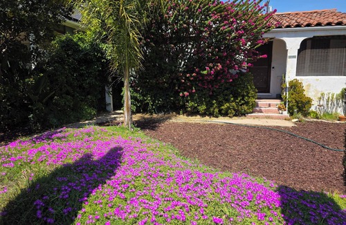 Highland Park Cottage | Highland Park Haven – Furnished 1BR Cottage w/Parking & Wi-Fi