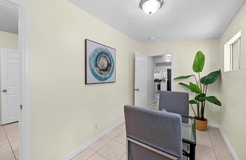 Highland Park House | Highland Park house in prime location for city experiences. Pet Friendly