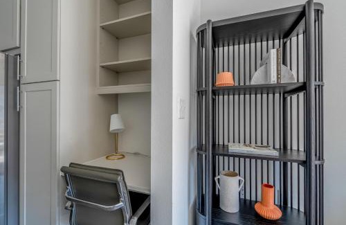 Highland Apartment | Highlands 1br w pool wd gym vibrant area ATX-201
